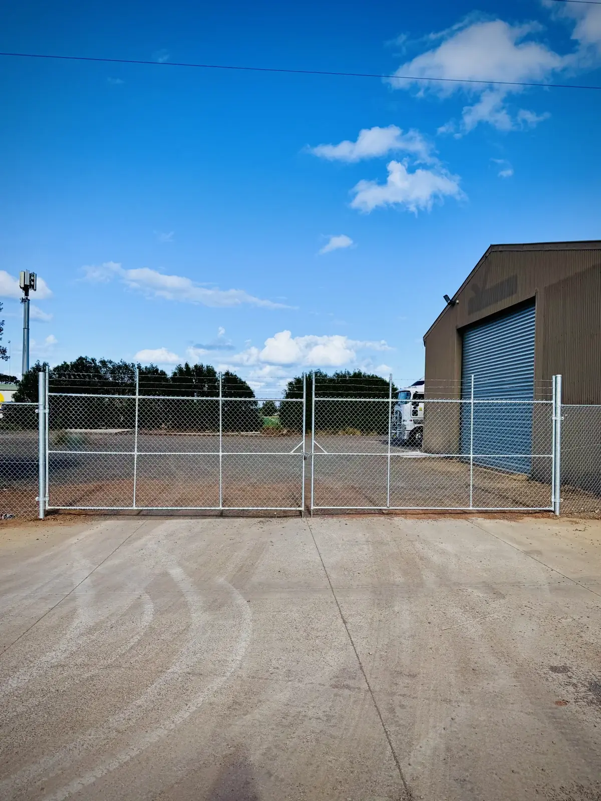 Chain mesh double gates — APS Pro Fencing