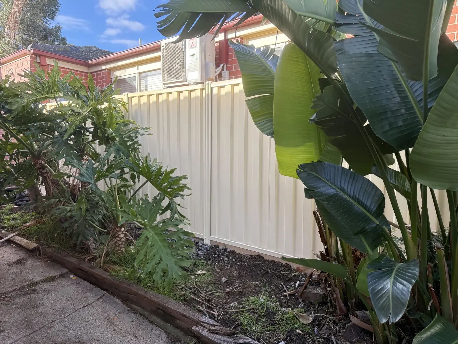 Cream garden panels — APS Pro Fencing