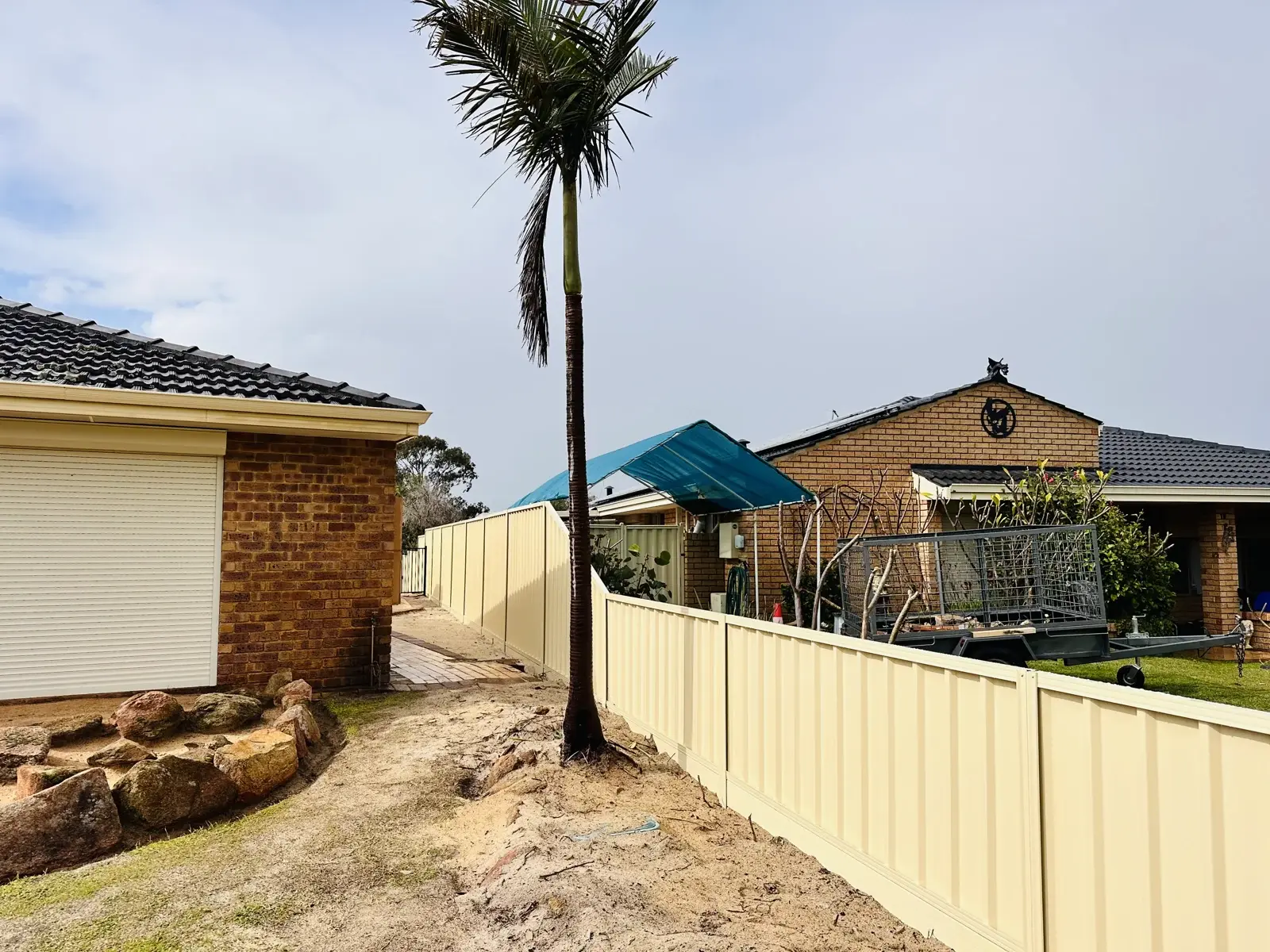 Cream low boundary — APS Pro Fencing