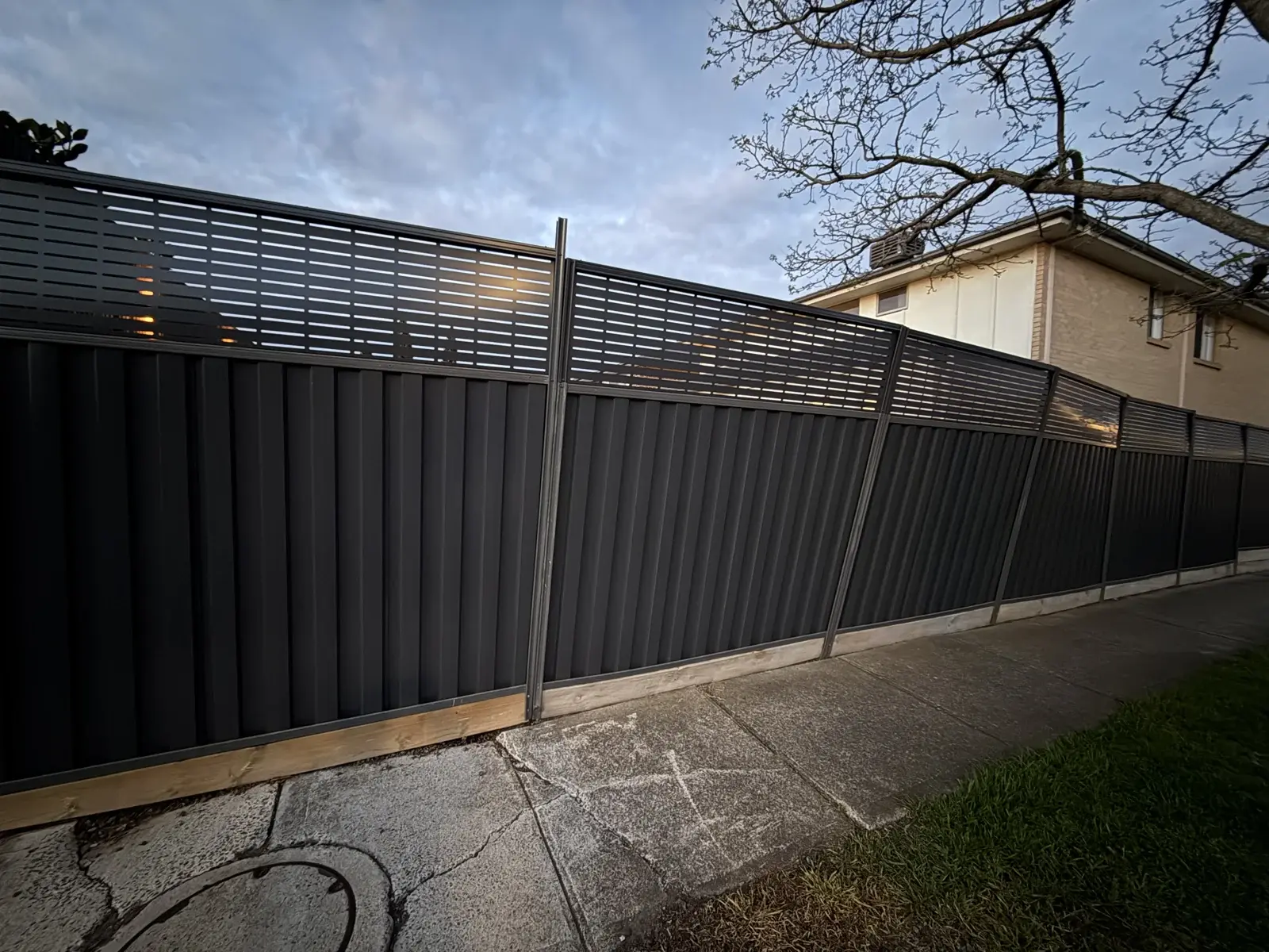 Slat top privacy boundary — APS Pro Fencing