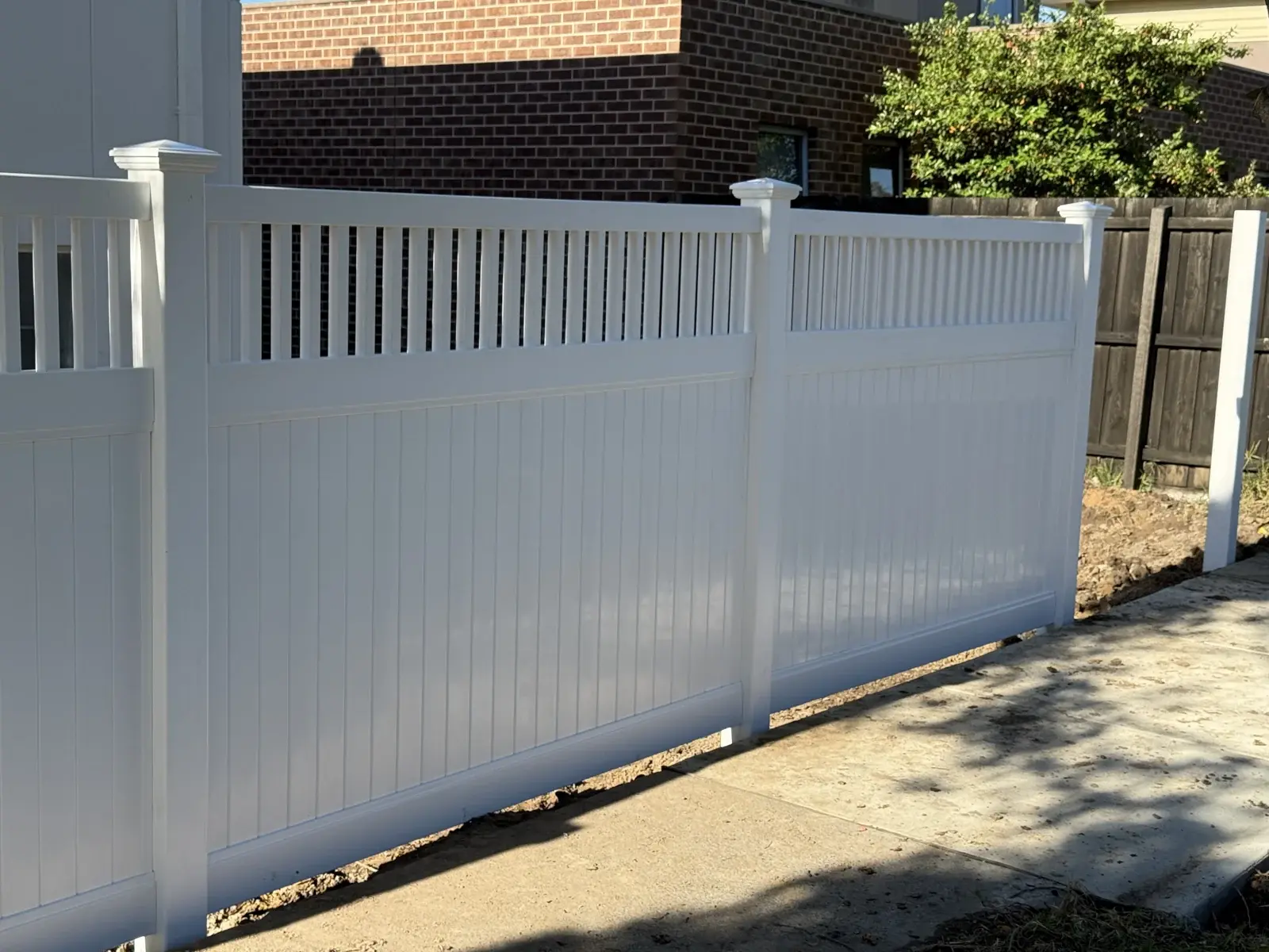 White pvc panel detail — APS Pro Fencing