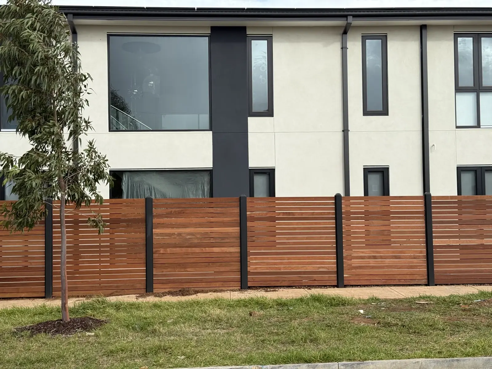 Horizontal slat front view — APS Pro Fencing