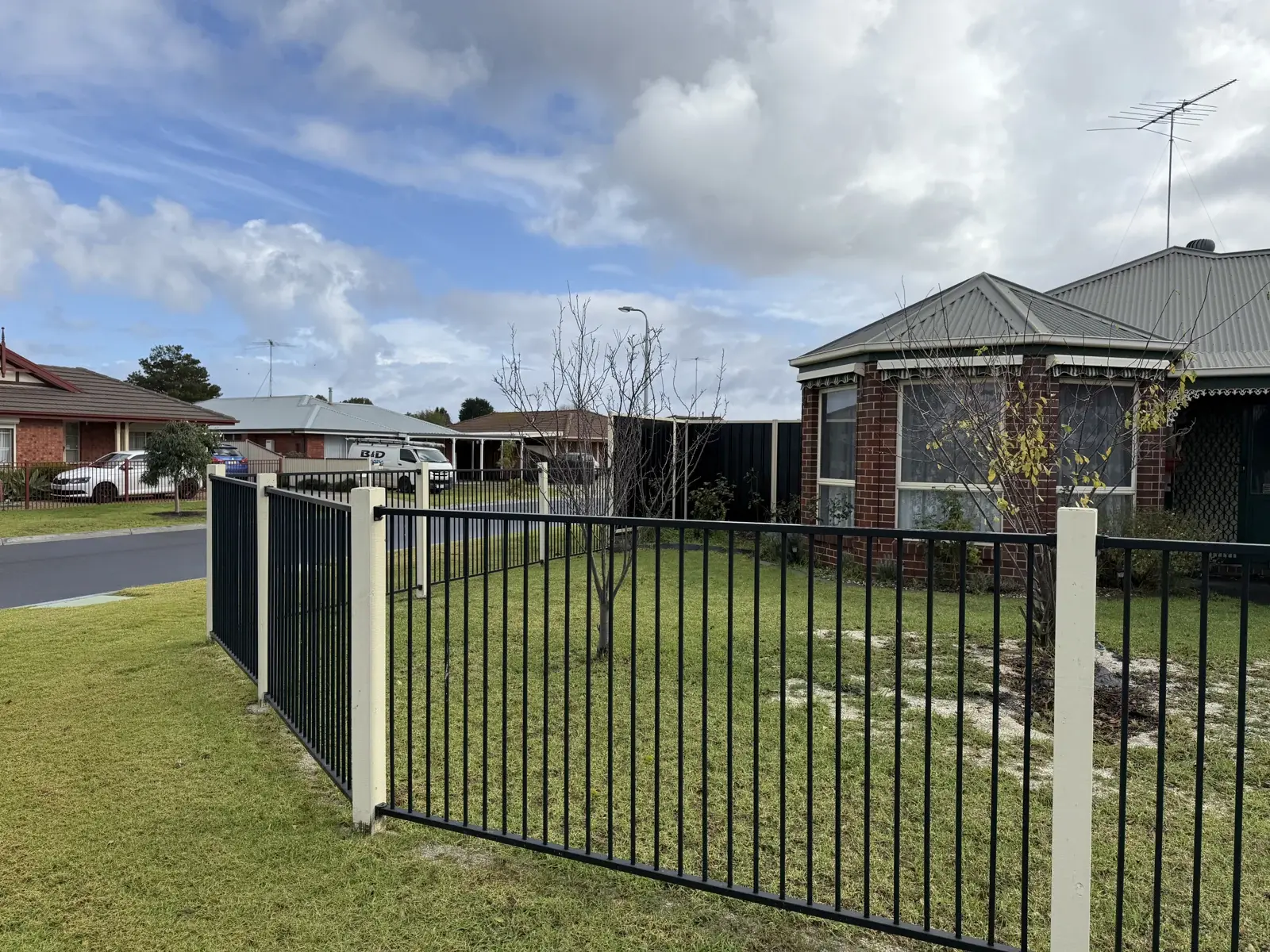 Flat top front boundary — APS Pro Fencing